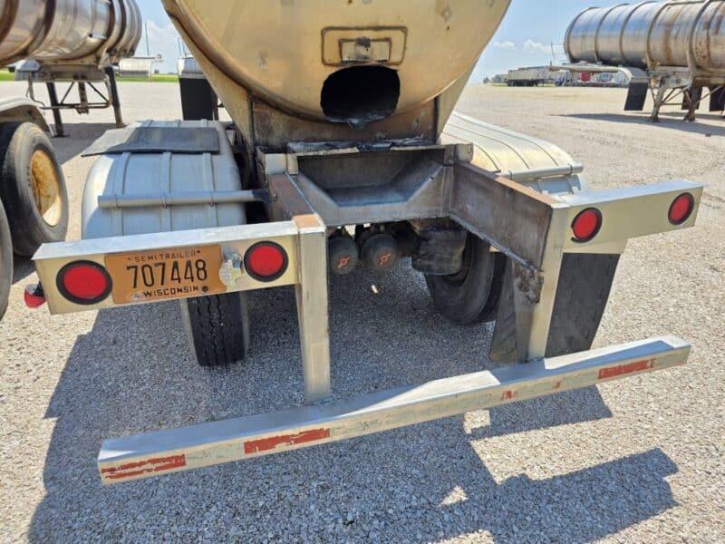 U-4772 1994 Bar-Bel 6500 Gallon Stainless Steel Semi Tanker