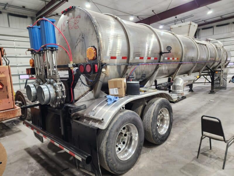 U-4767 1999 West-Mark 6700 Gallon Stainless Steel Semi Tanker