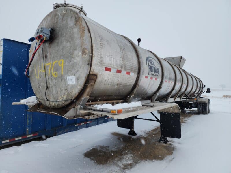 U-4769 1999 West-Mark 6700 Gallon Stainless Steel Semi Tanker