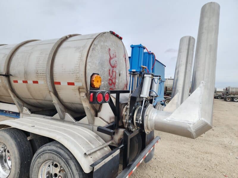 U-4769 1999 West-Mark 6700 Gallon Stainless Steel Semi Tanker