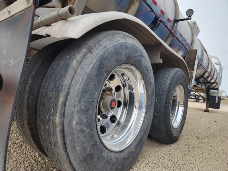 U-4769 1999 West-Mark 6700 Gallon Stainless Steel Semi Tanker