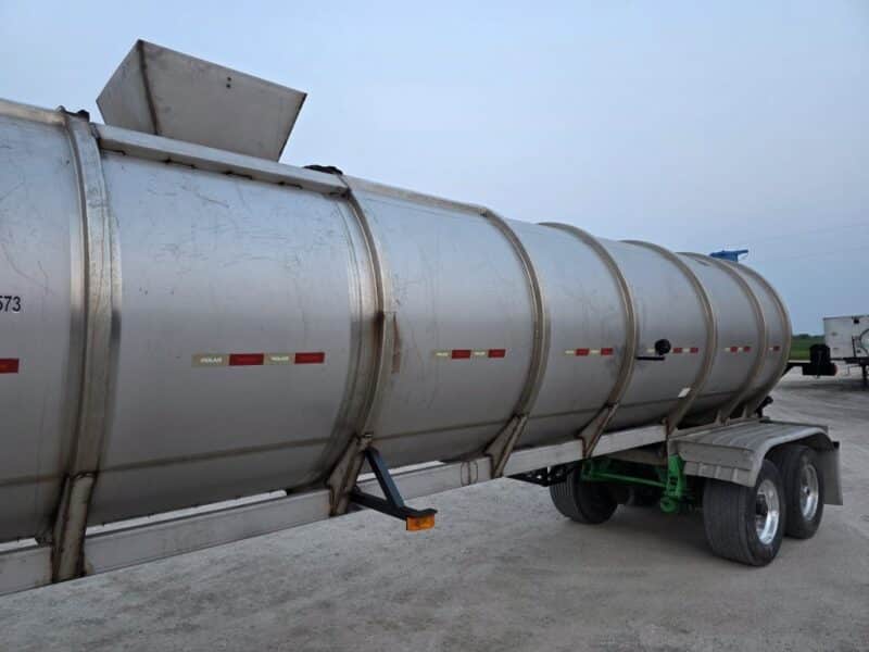 U-4776 2016 Polar 8500 Gallon Stainless Steel Semi Tanker