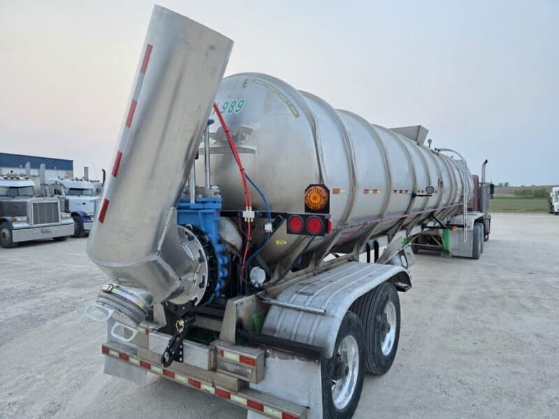 U-4776 2016 Polar 8500 Gallon Stainless Steel Semi Tanker