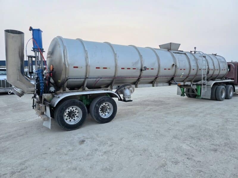 U-4776 2016 Polar 8500 Gallon Stainless Steel Semi Tanker