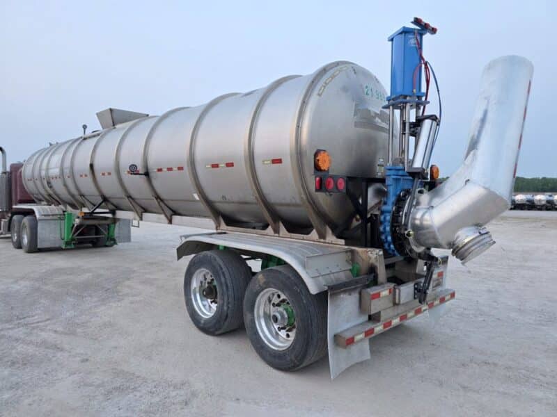 U-4776 2016 Polar 8500 Gallon Stainless Steel Semi Tanker