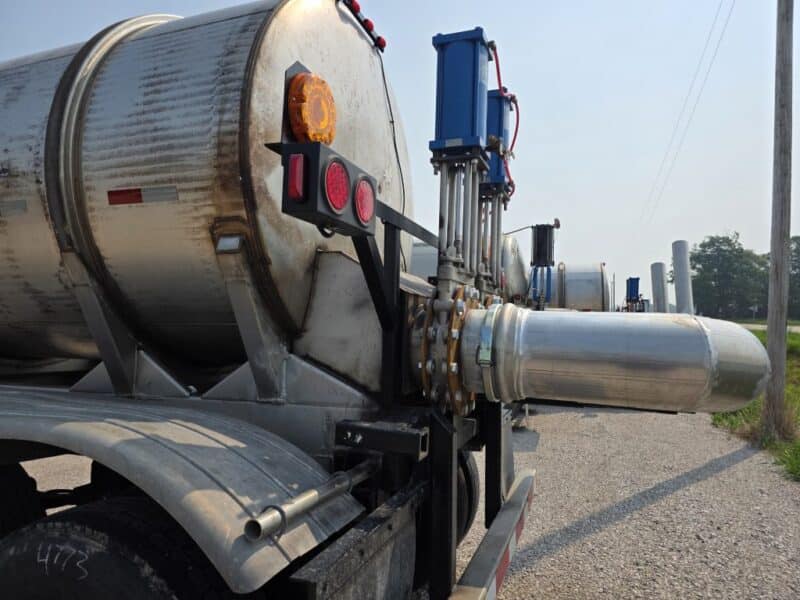 U-4773 1985 West-Mark 6800 Gallon Stainless Steel Semi Tanker