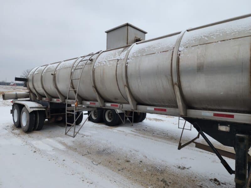 U-4784 6000 Gallon Dual 12″ Unload Stainless Steel Semi Tanker