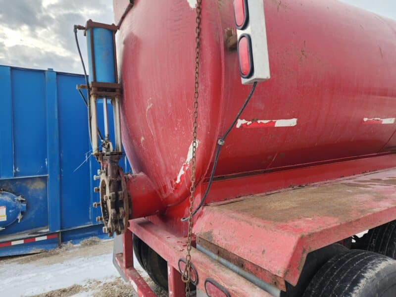 6800 Gallon Northern Steel Semi Tanker 12″ rear unload