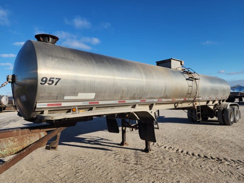 U-4782 6000 Gallon Dual 12″ Unload Stainless Steel Semi Tanker