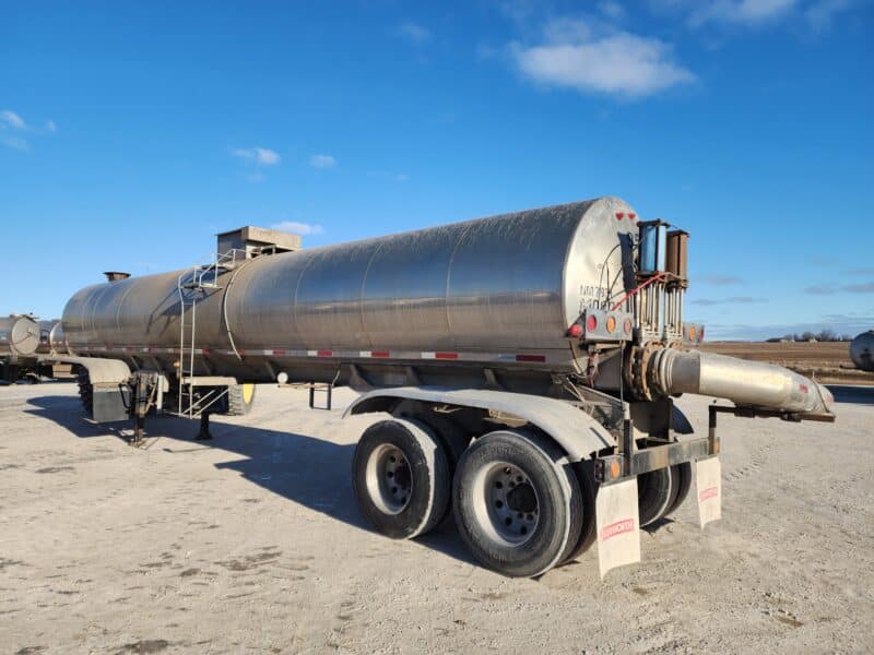 U-4782 6000 Gallon Dual 12″ Unload Stainless Steel Semi Tanker