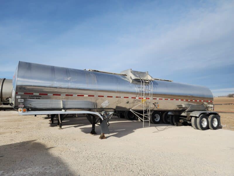 U-4787 1984 Fruehauf 7000 Gallon Stainless Steel Semi Tanker