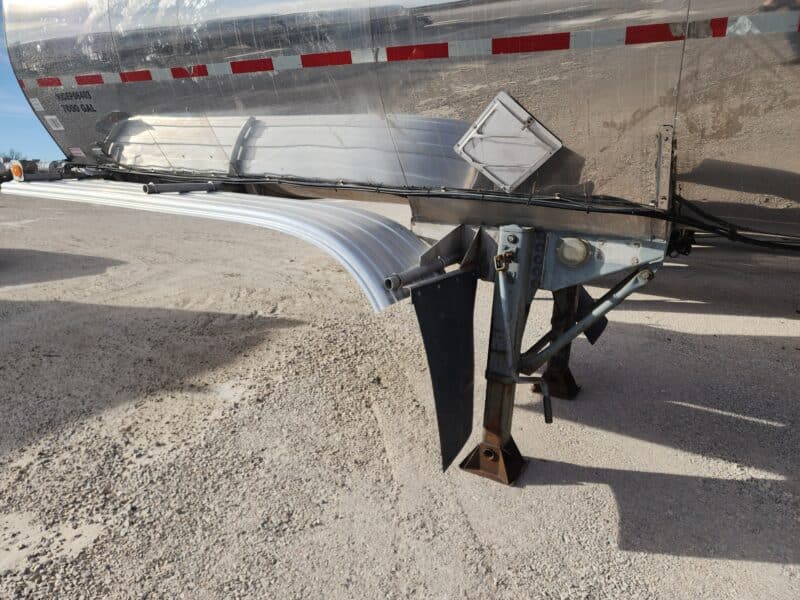 U-4787 1984 Fruehauf 7000 Gallon Stainless Steel Semi Tanker