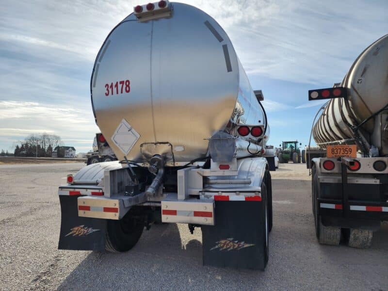 U-4787 1984 Fruehauf 7000 Gallon Stainless Steel Semi Tanker