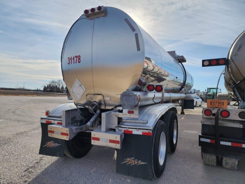 U-4787 1984 Fruehauf 7000 Gallon Stainless Steel Semi Tanker