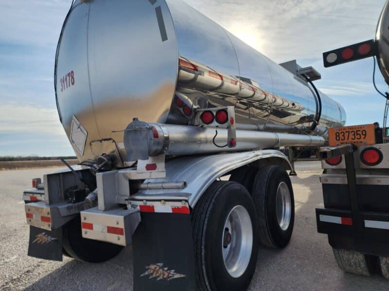 U-4787 1984 Fruehauf 7000 Gallon Stainless Steel Semi Tanker