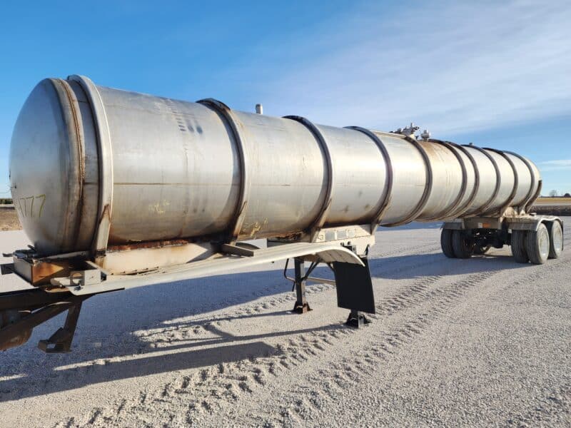 U-4777 2015 Bulk 7000 Gallon Stainless Steel Semi Tanker