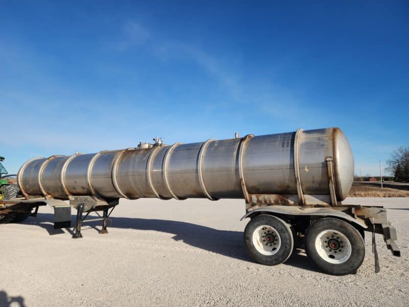 U-4777 2015 Bulk 7000 Gallon Stainless Steel Semi Tanker