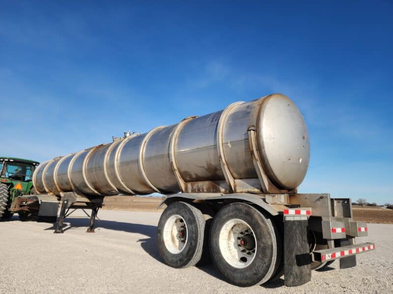 U-4777 2015 Bulk 7000 Gallon Stainless Steel Semi Tanker