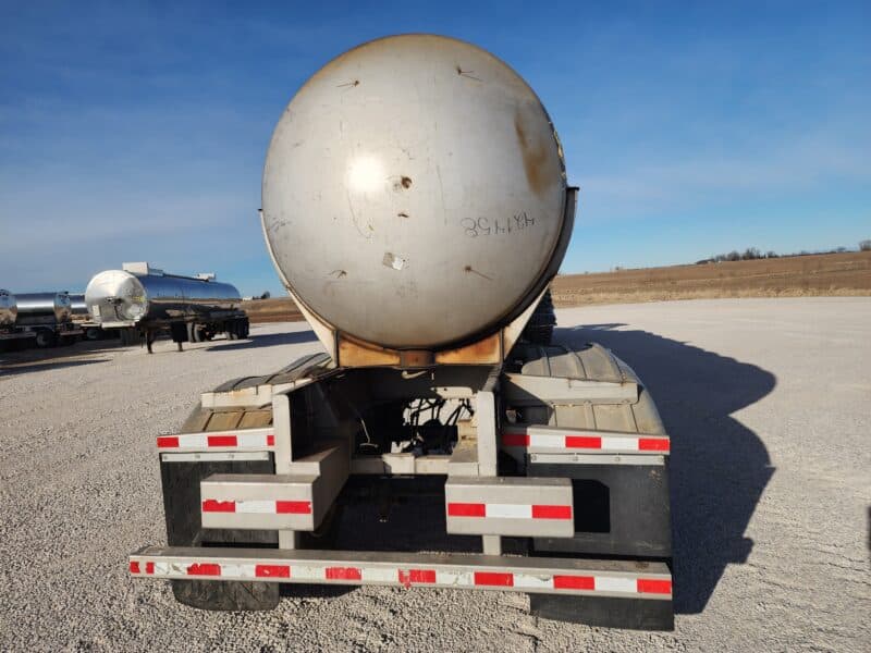 U-4777 2015 Bulk 7000 Gallon Stainless Steel Semi Tanker