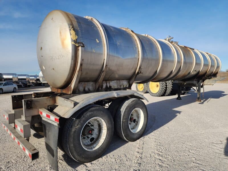 U-4777 2015 Bulk 7000 Gallon Stainless Steel Semi Tanker