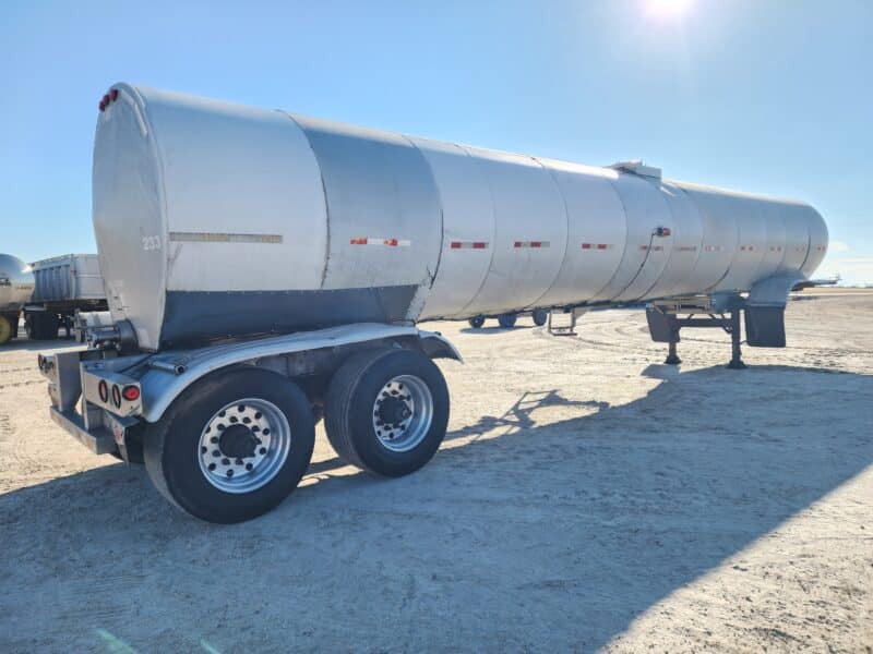 U-4789 2003 Polar 6700 Gallon Stainless Steel Semi Tanker