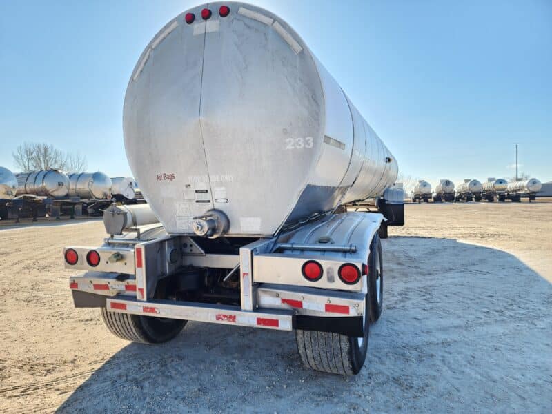 U-4789 2003 Polar 6700 Gallon Stainless Steel Semi Tanker