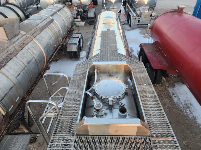 U-4779 2000 Polar 5000 Gallon Stainless Steel Semi Tanker