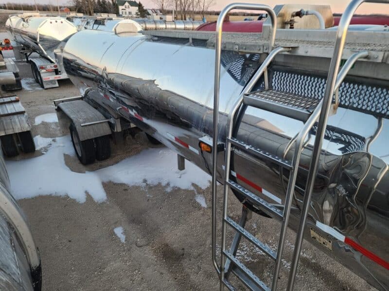 U-4779 2000 Polar 5000 Gallon Stainless Steel Semi Tanker