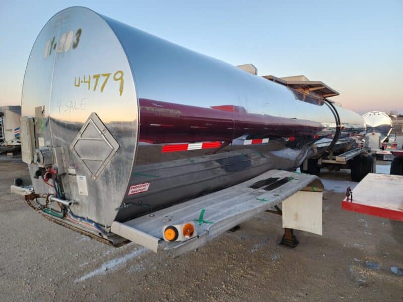 U-4779 2000 Polar 5000 Gallon Stainless Steel Semi Tanker