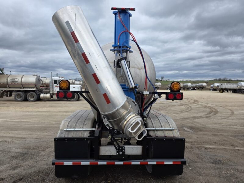 U-4770 1996 Beall 6700 Gallon Stainless Steel Semi Tanker