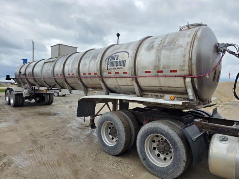 U-4770 1996 Beall 6700 Gallon Stainless Steel Semi Tanker