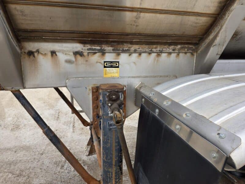 U-4770 1996 Beall 6700 Gallon Stainless Steel Semi Tanker