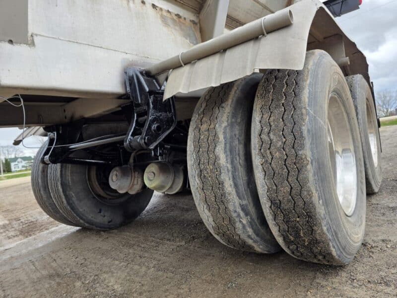 U-4770 1996 Beall 6700 Gallon Stainless Steel Semi Tanker