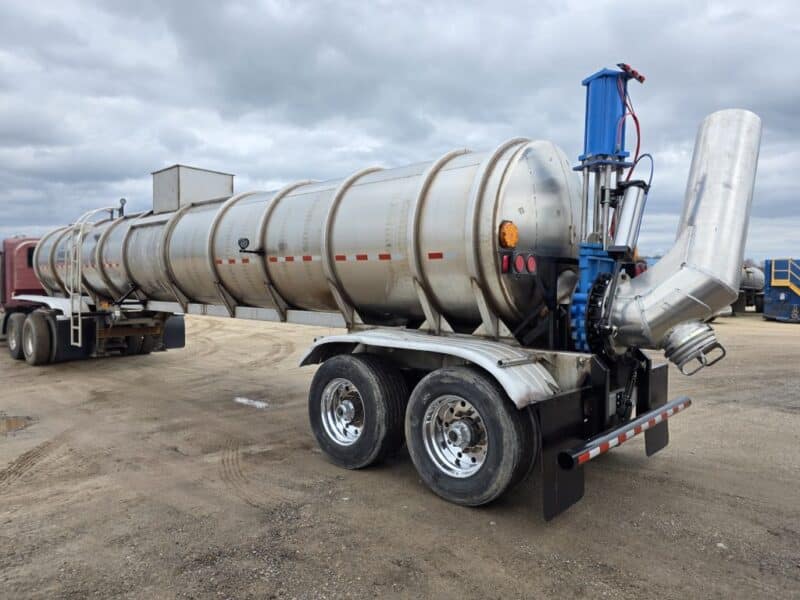 U-4789 2003 Polar 6700 Gallon Stainless Steel Semi Tanker