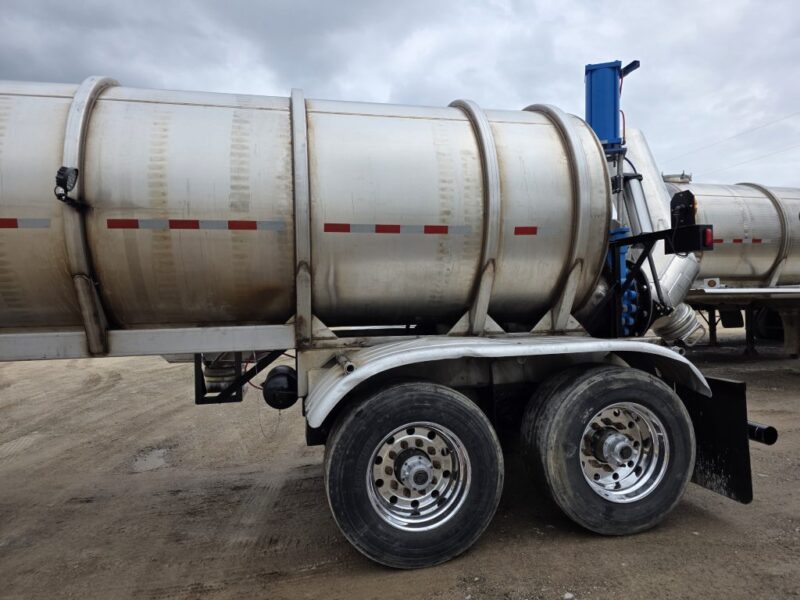 U-4789 2003 Polar 6700 Gallon Stainless Steel Semi Tanker
