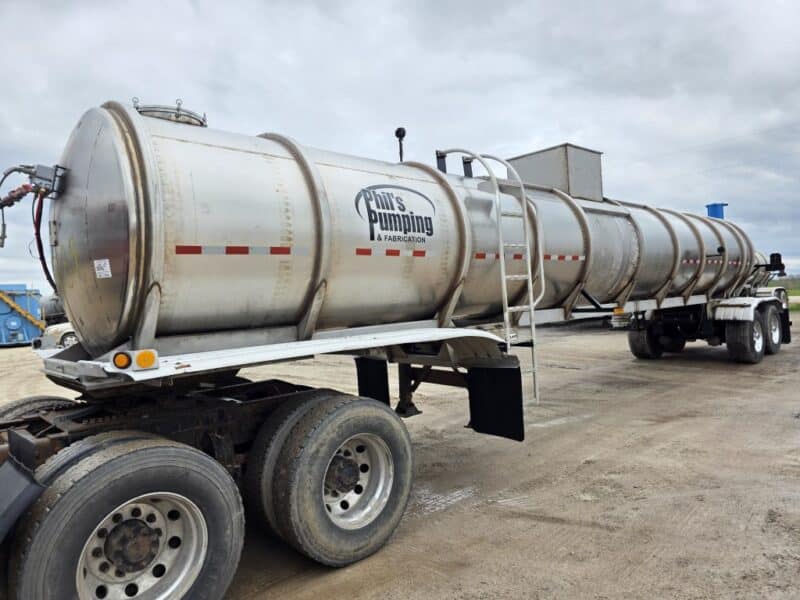 U-4789 2003 Polar 6700 Gallon Stainless Steel Semi Tanker