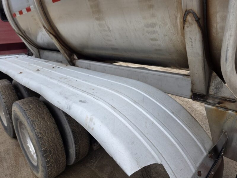 U-4789 2003 Polar 6700 Gallon Stainless Steel Semi Tanker