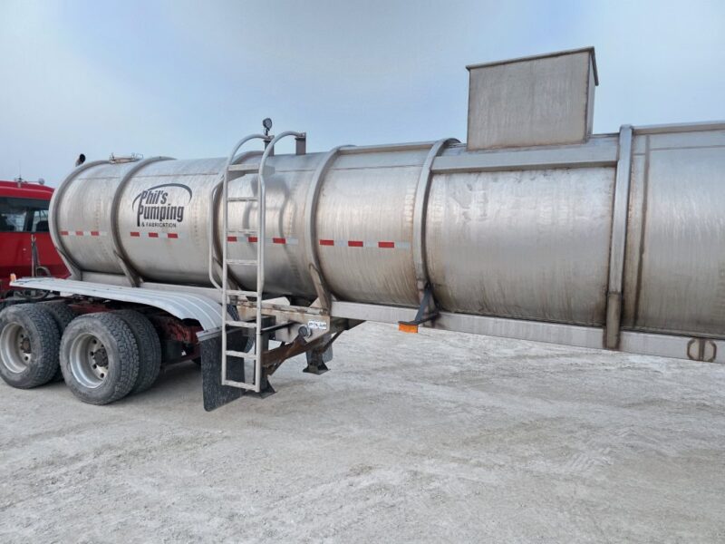 U-4789 2003 Polar 6700 Gallon Stainless Steel Semi Tanker