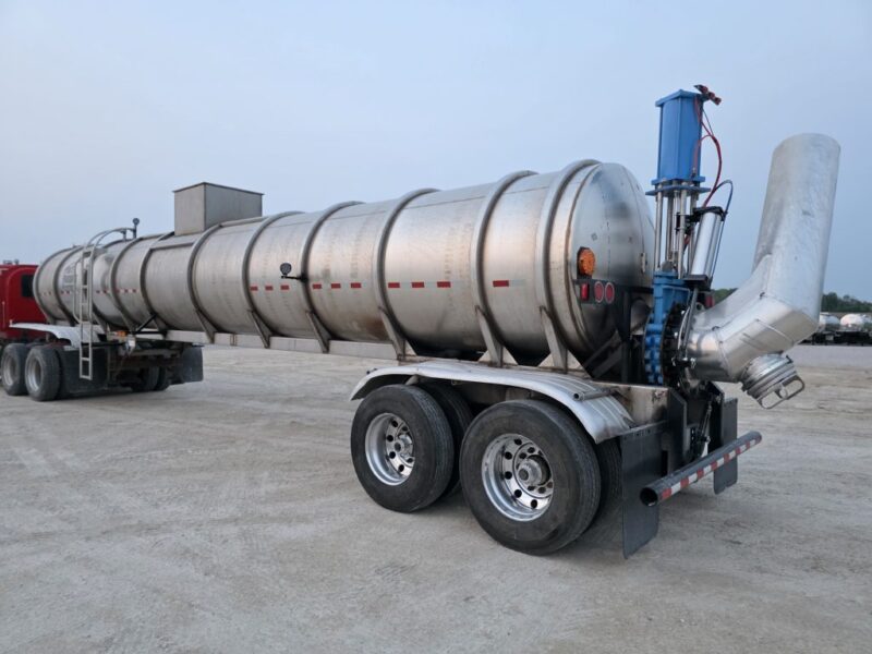 U-4789 2003 Polar 6700 Gallon Stainless Steel Semi Tanker