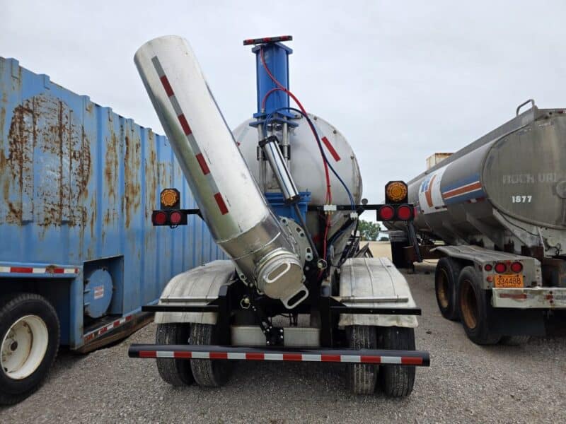 U-4786 2003 West Mark 6400 Gallon Stainless Steel Semi Tanker