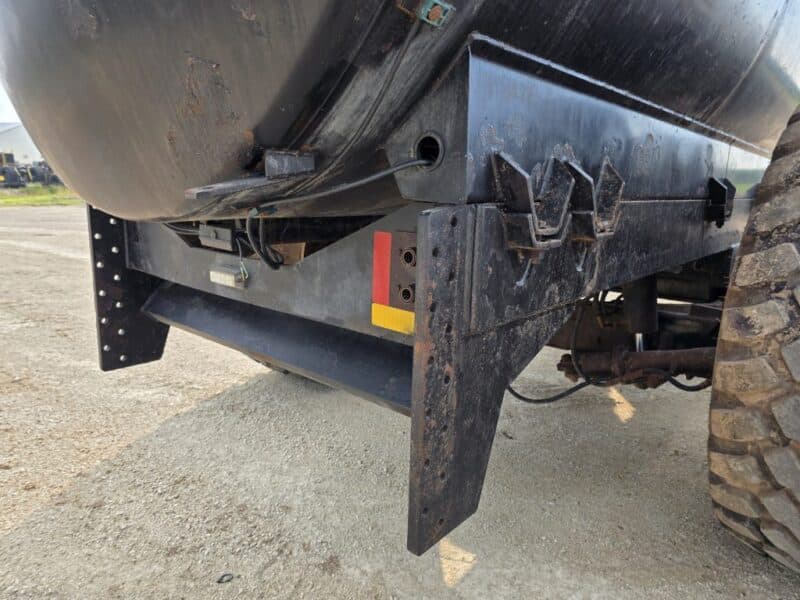 #7 Balzer 6000 Gallon Tandem Round Tanker w. Rear Steerable Axle