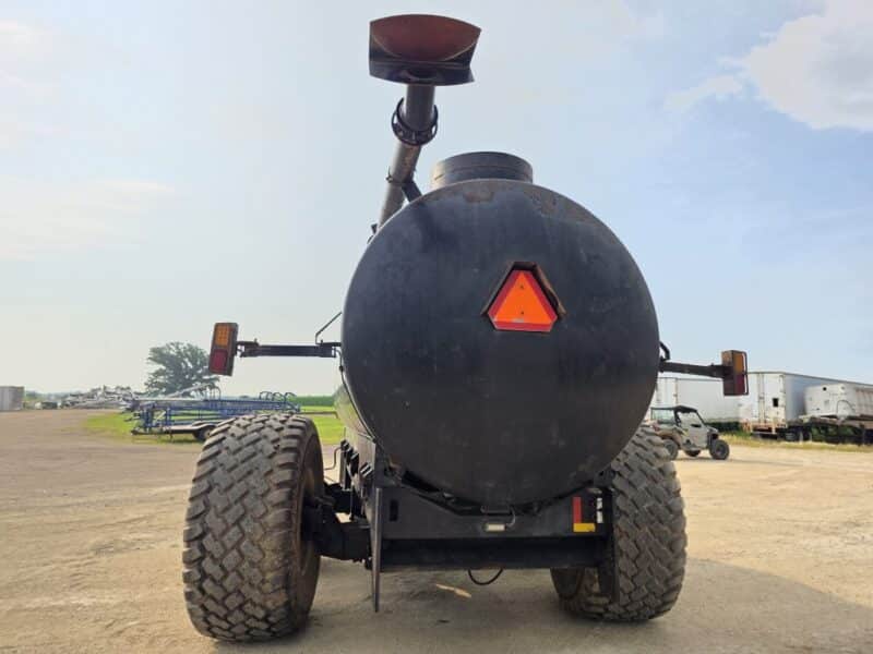 #7 Balzer 6000 Gallon Tandem Round Tanker w. Rear Steerable Axle
