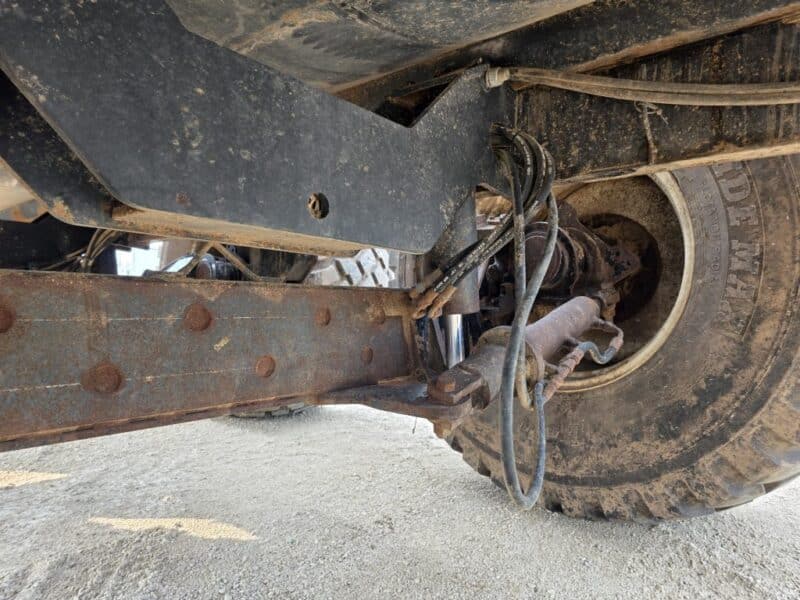 #7 Balzer 6000 Gallon Tandem Round Tanker w. Rear Steerable Axle