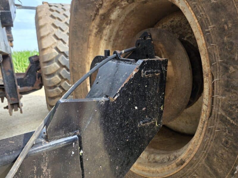 #7 Balzer 6000 Gallon Tandem Round Tanker w. Rear Steerable Axle