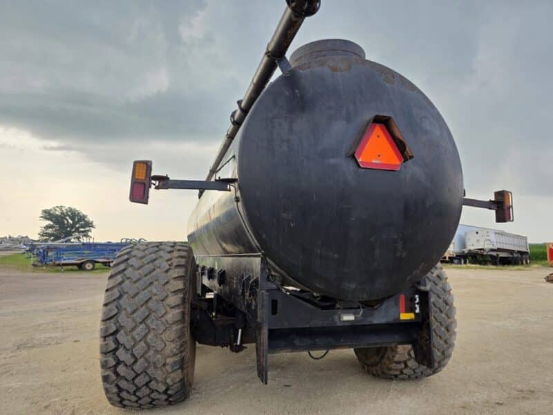 #7 Balzer 6000 Gallon Tandem Round Tanker w. Rear Steerable Axle