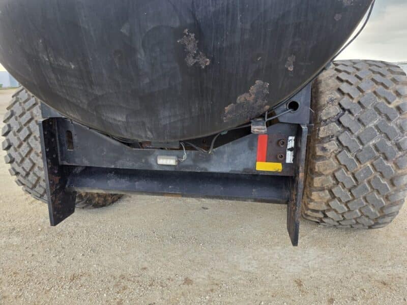 #7 Balzer 6000 Gallon Tandem Round Tanker w. Rear Steerable Axle