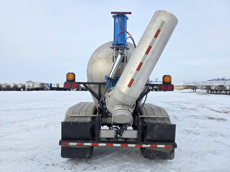 T-147 1996 Beall 6700 Gallon Stainless Steel Semi Tanker