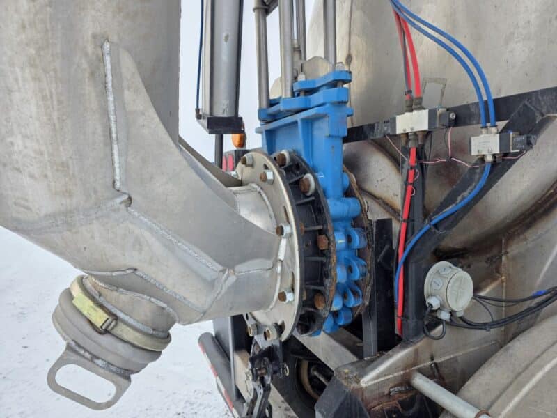 T-147 1996 Beall 6700 Gallon Stainless Steel Semi Tanker