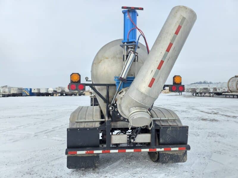 T-147 1996 Beall 6700 Gallon Stainless Steel Semi Tanker