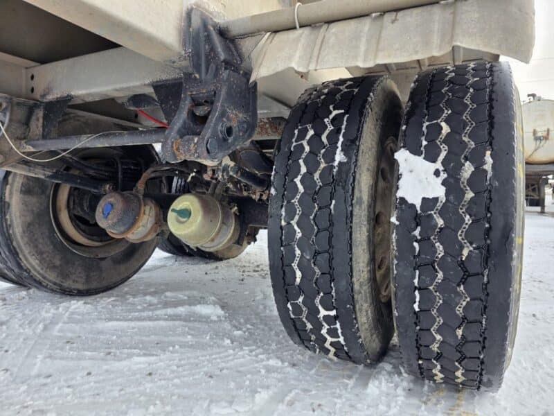 T-147 1996 Beall 6700 Gallon Stainless Steel Semi Tanker